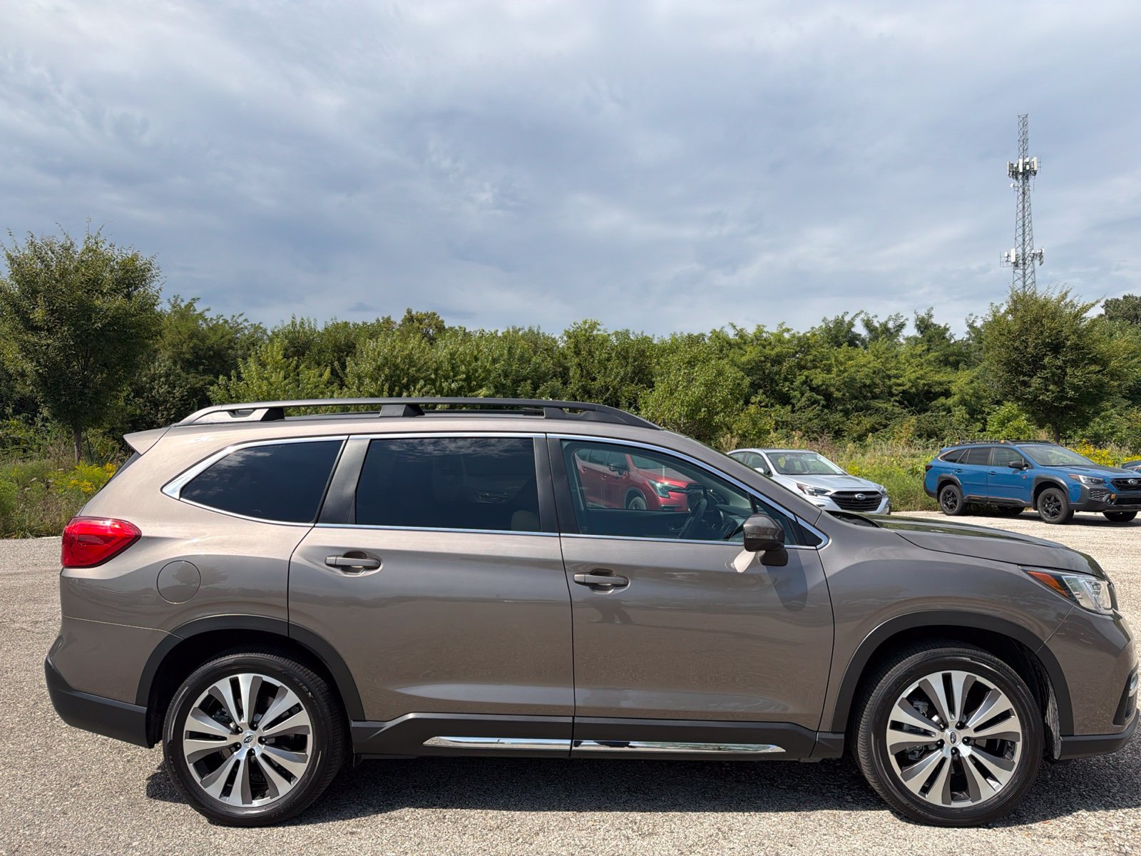 Used 2022 Subaru Ascent Limited w/ Technology Package AWD/4WD image 9