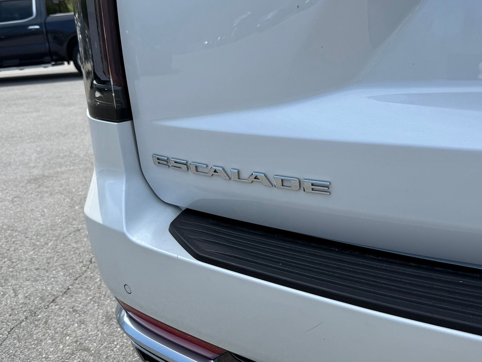 Certified 2024 Cadillac Escalade Premium Luxury AWD/4WD image 9