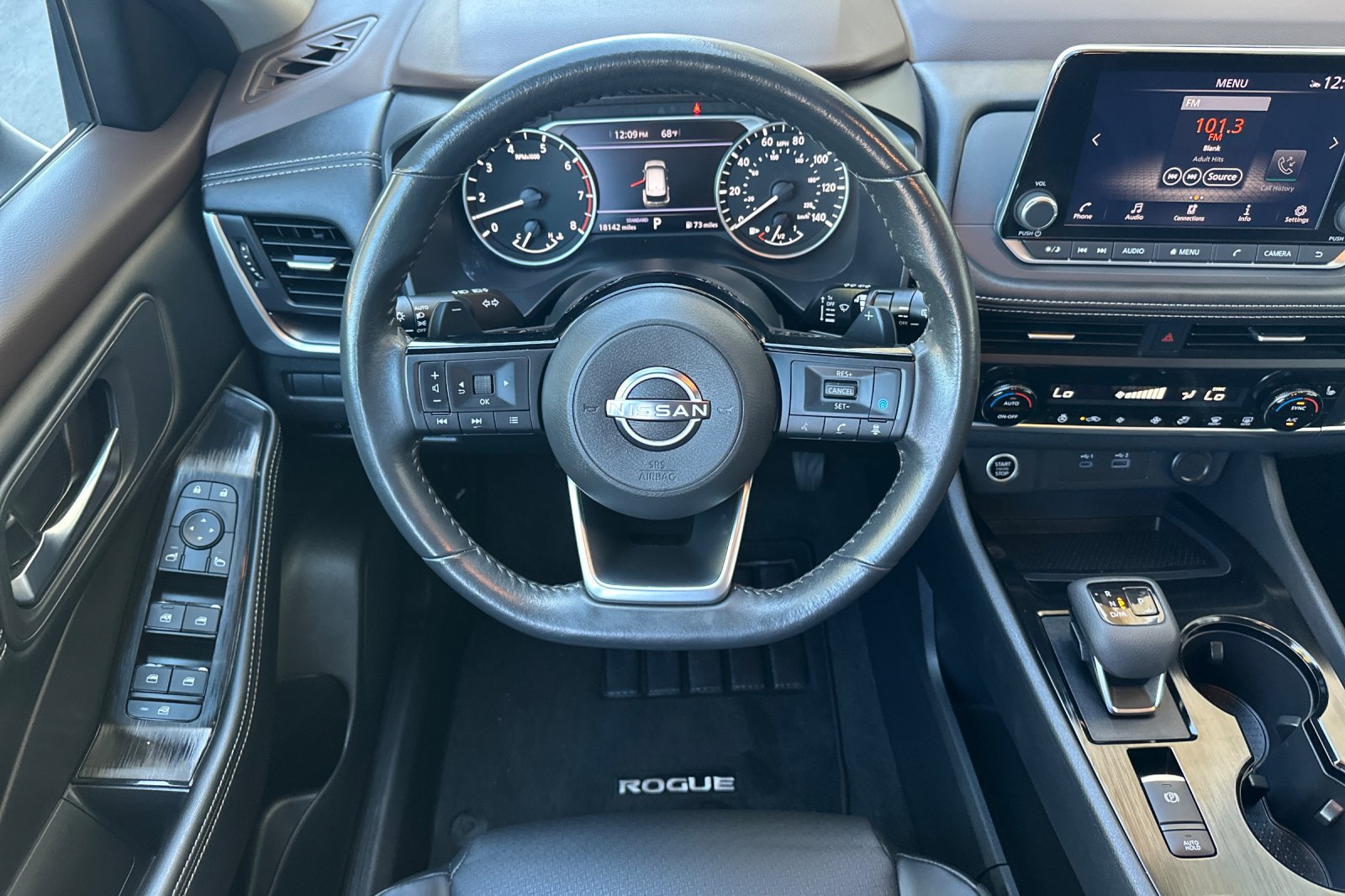 Used 2023 Nissan Rogue SV w/ SV Premium B Package FWD image 14