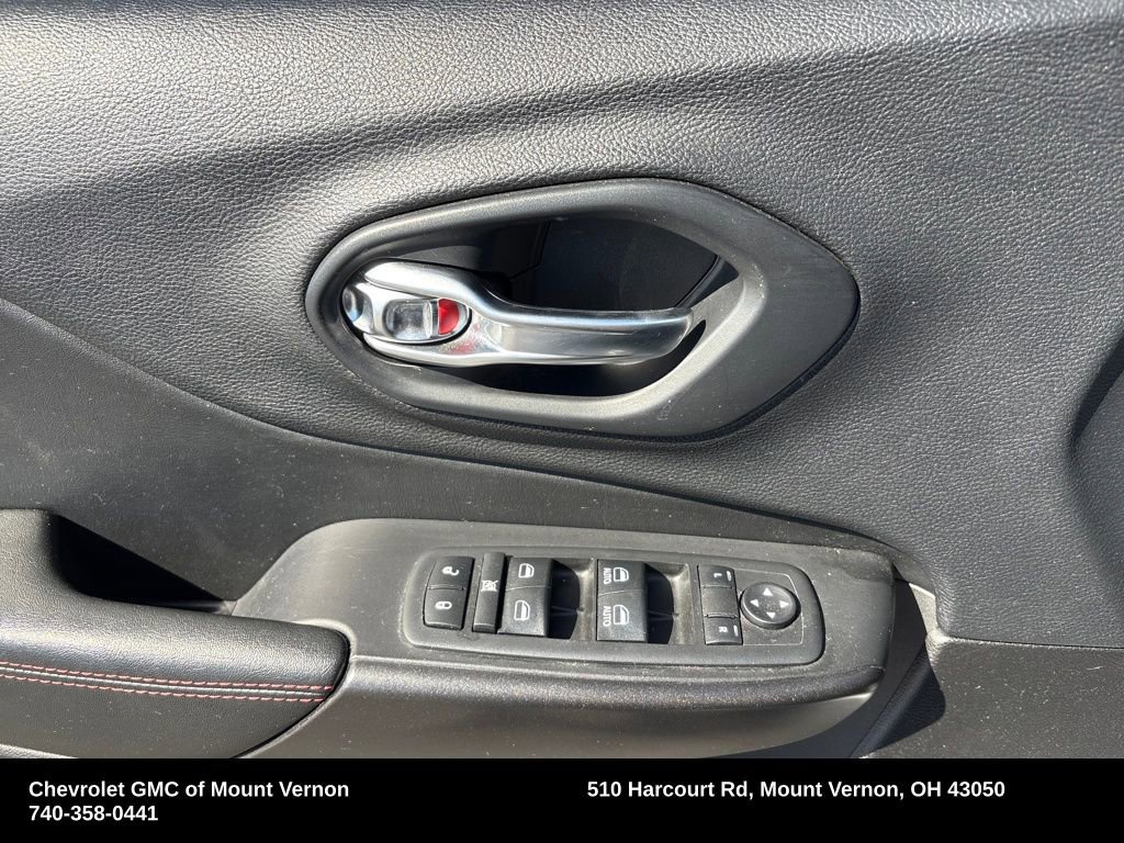 Used 2019 Jeep Cherokee Trailhawk image 21