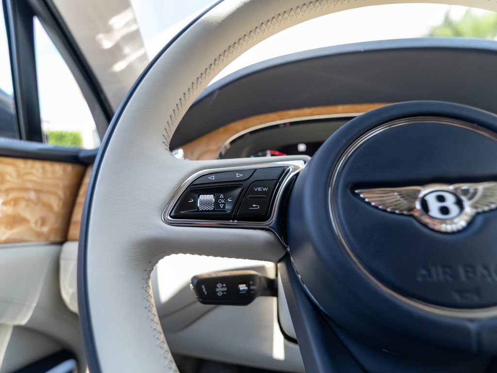 Used 2024 Bentley Bentayga AWD/4WD image 8