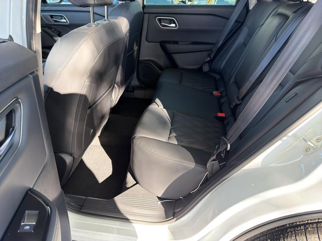 New 2026 Nissan Rogue Platinum image 31