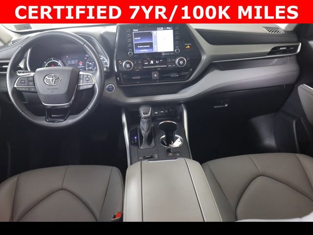 Used 2021 Toyota Highlander XLE image 18