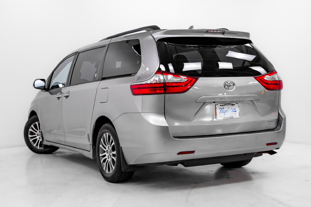 Used 2018 Toyota Sienna XLE Premium FWD image 30