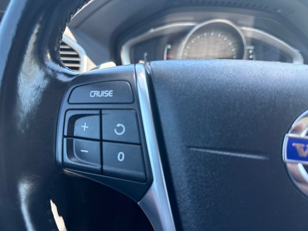 Used 2015 Volvo XC60 T6 w/ Proximity Package AWD/4WD image 26