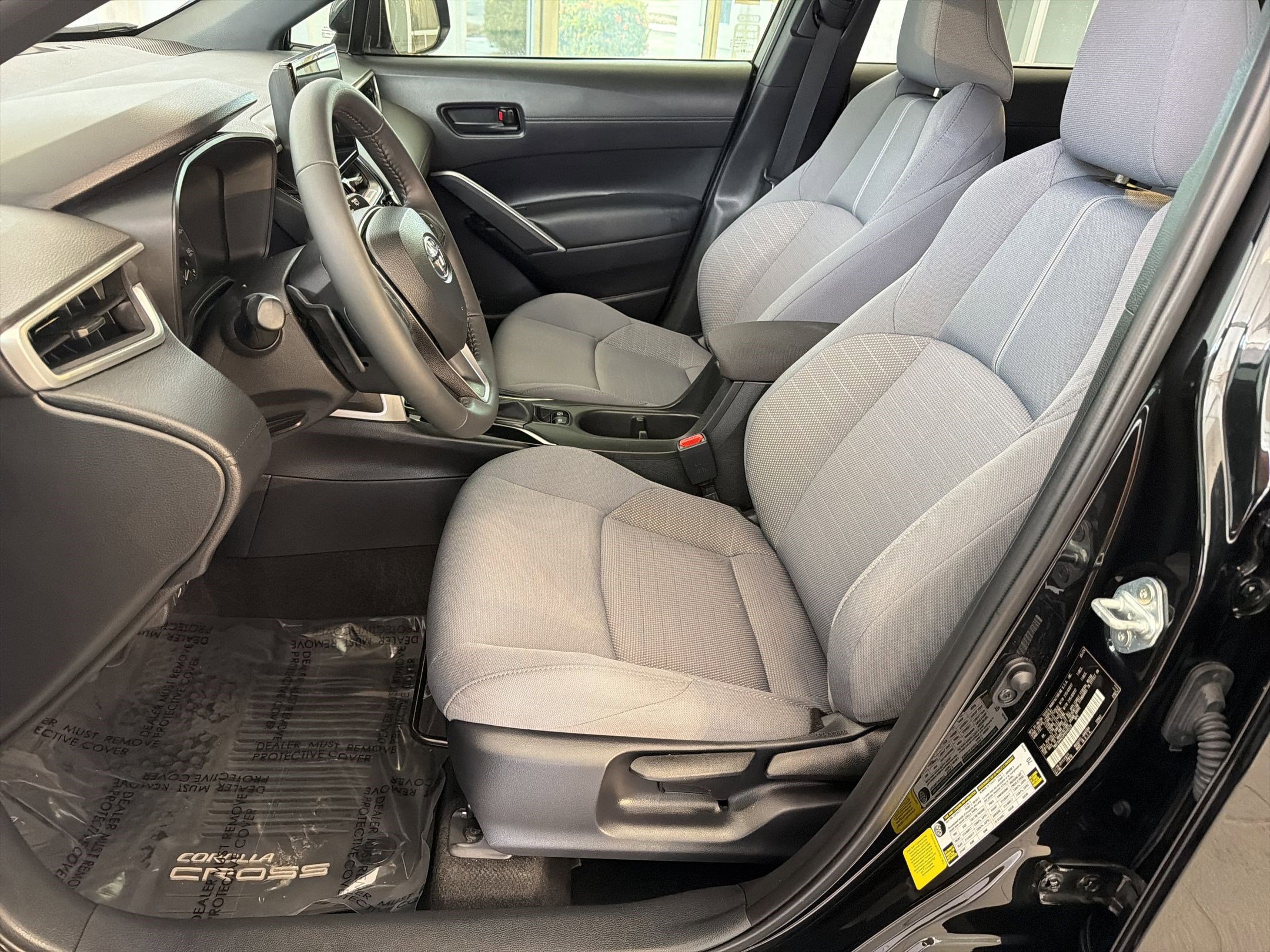 Used 2024 Toyota Corolla Cross SE image 5