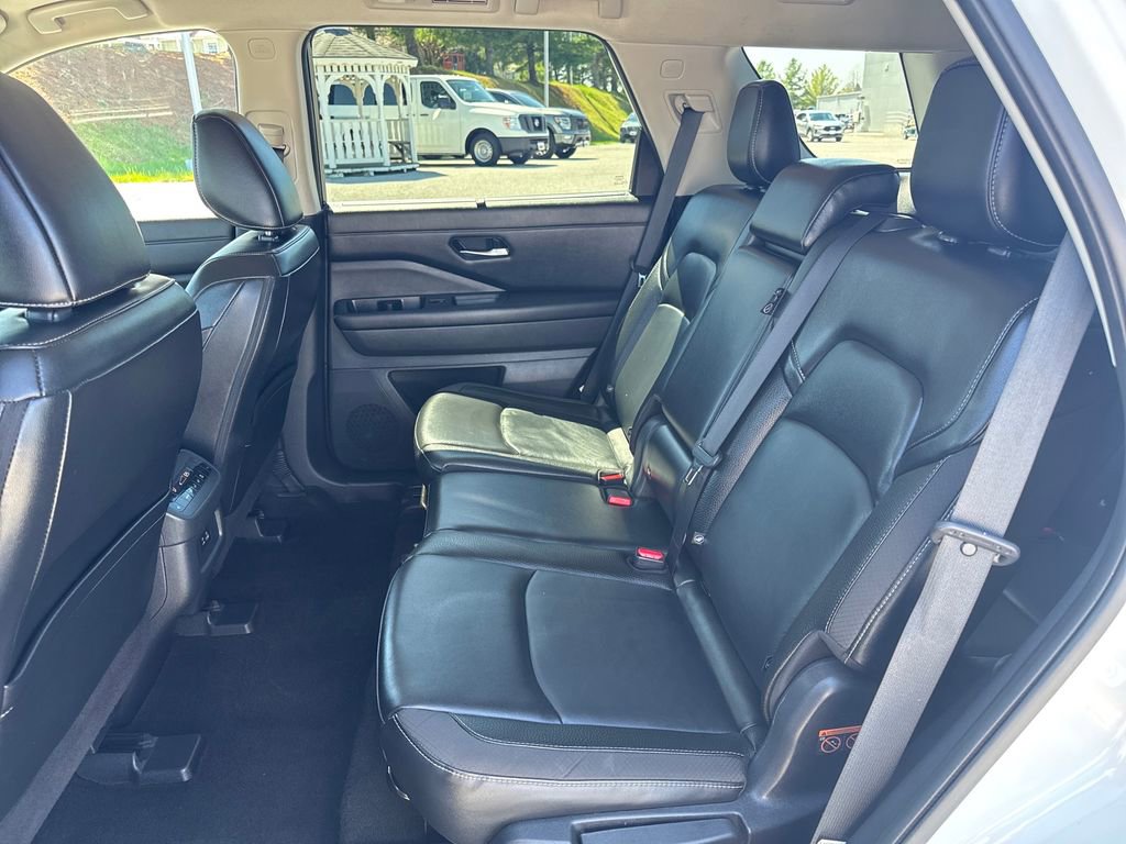 Used 2023 Nissan Pathfinder SL image 25