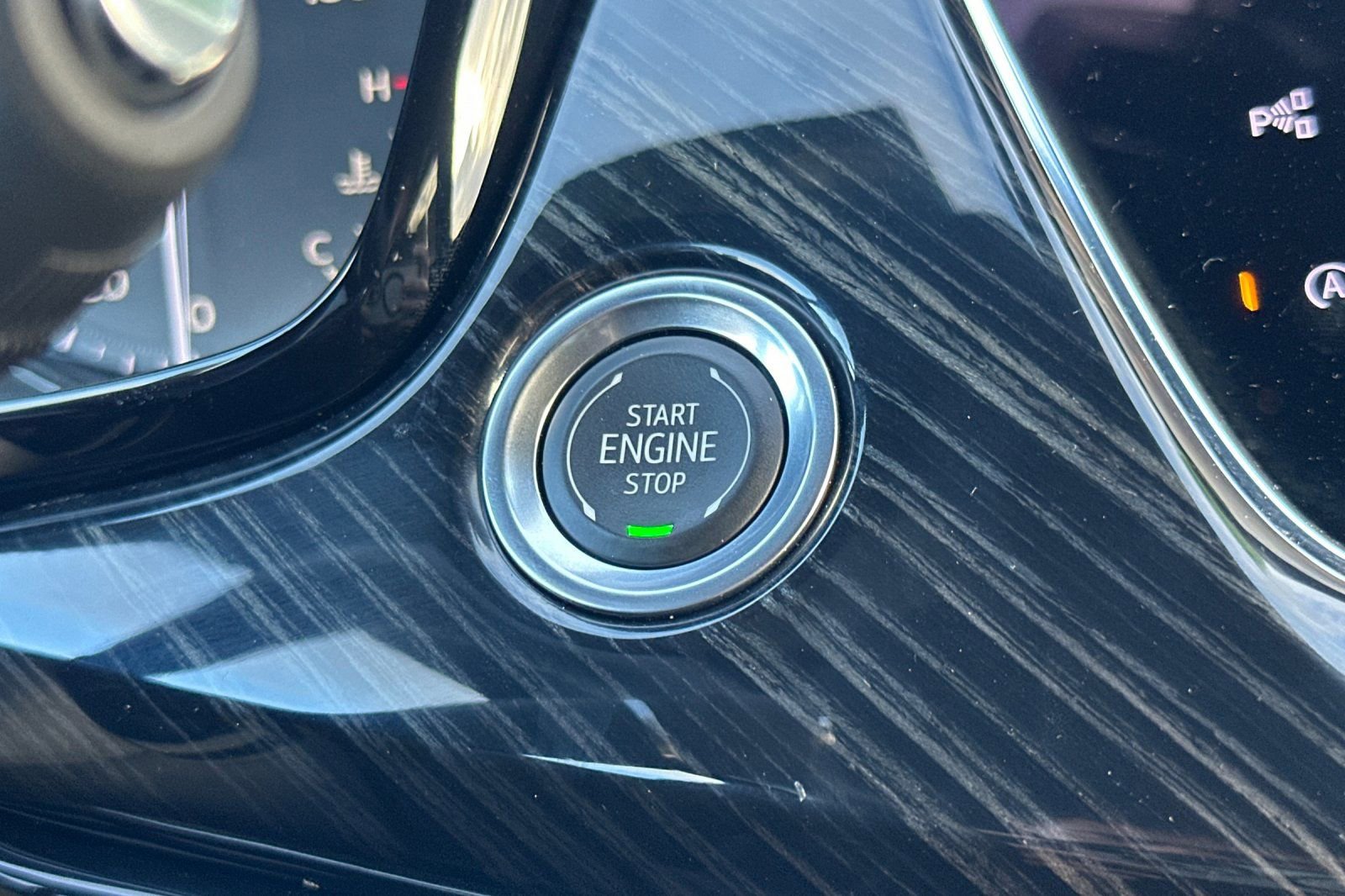 Used 2025 Cadillac XT6 Premium Luxury w/ Technology Package image 36