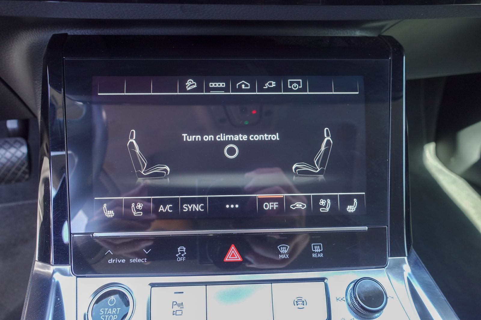 Used 2022 Audi e-tron Premium Plus w/ Premium Plus Package AWD/4WD image 22