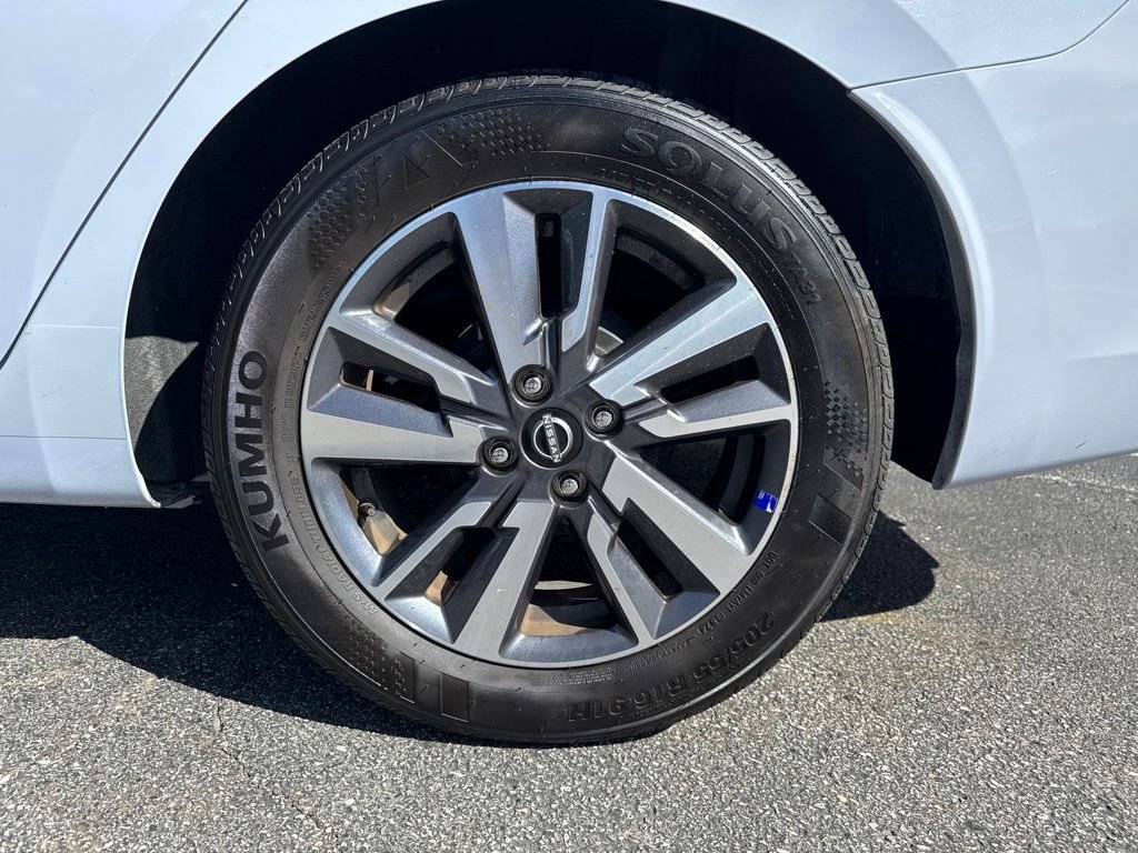 Used 2025 Nissan Versa SV FWD image 42