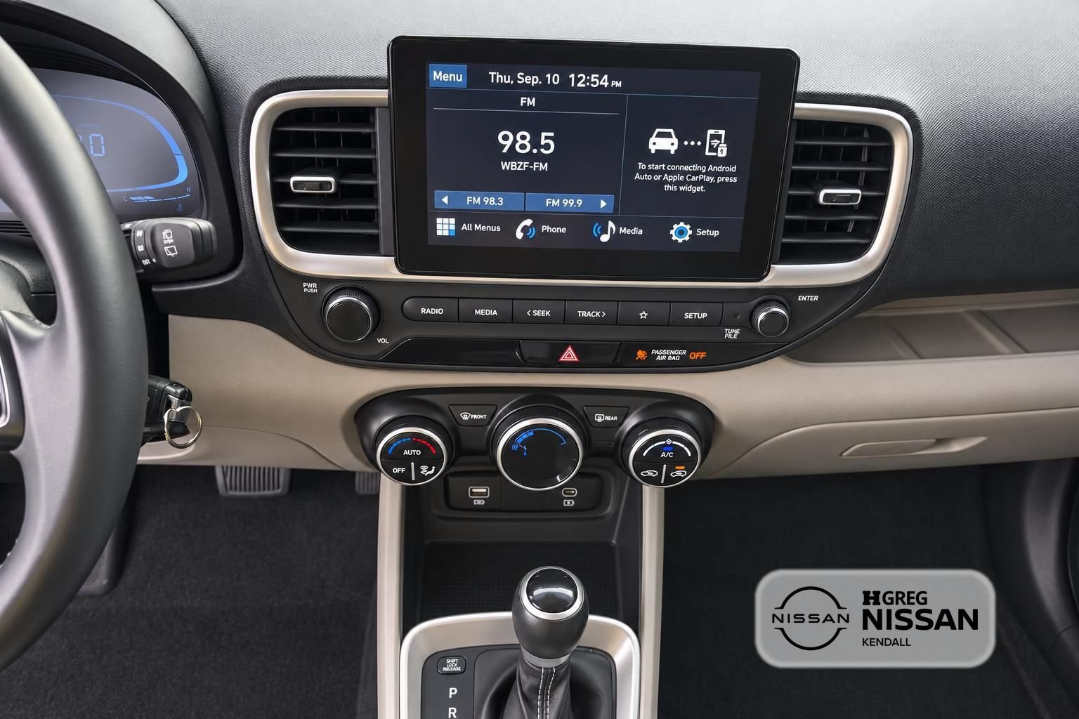 Used 2023 Hyundai Venue SEL FWD image 11