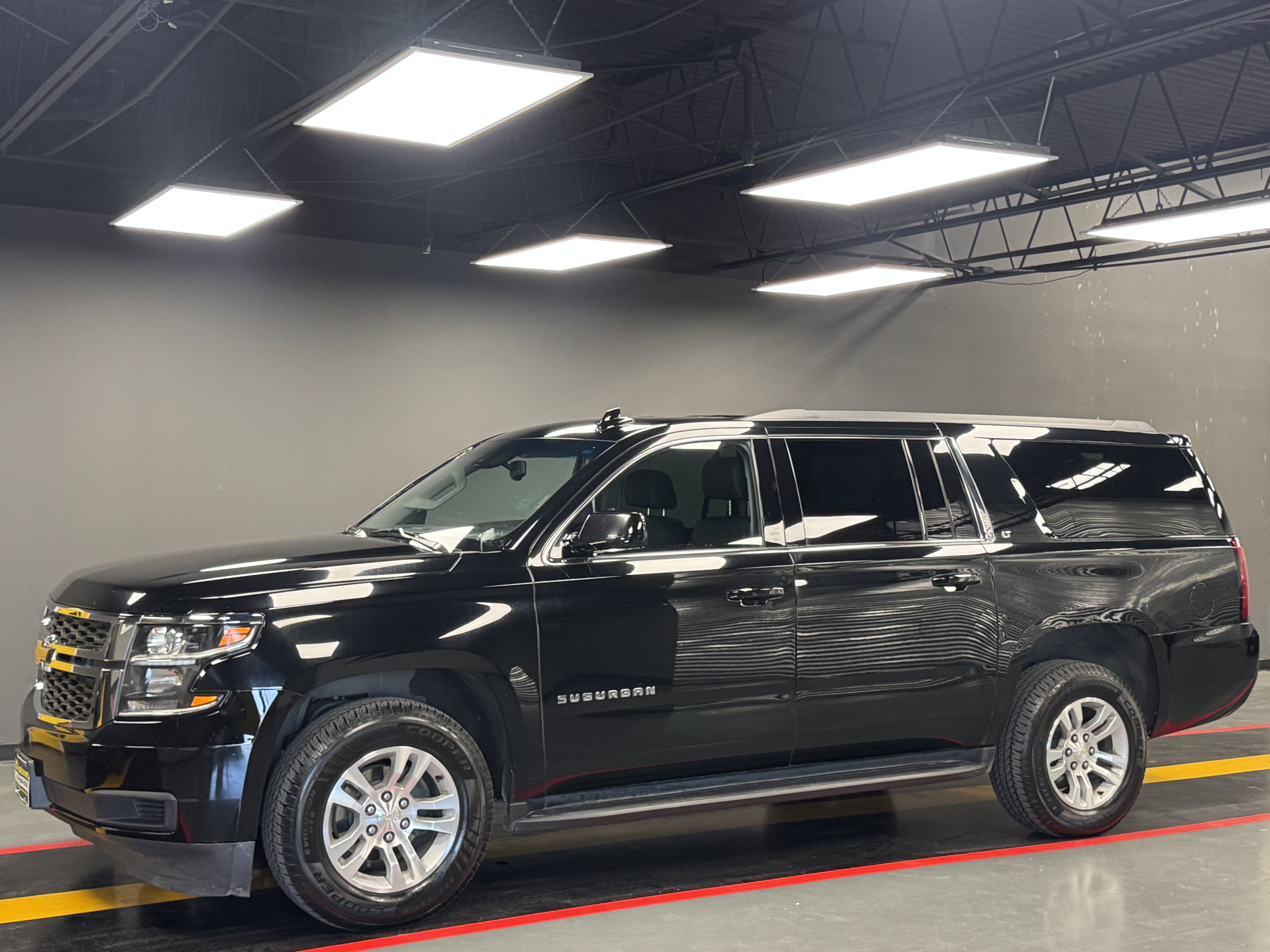 Used 2020 Chevrolet Suburban LT image 1