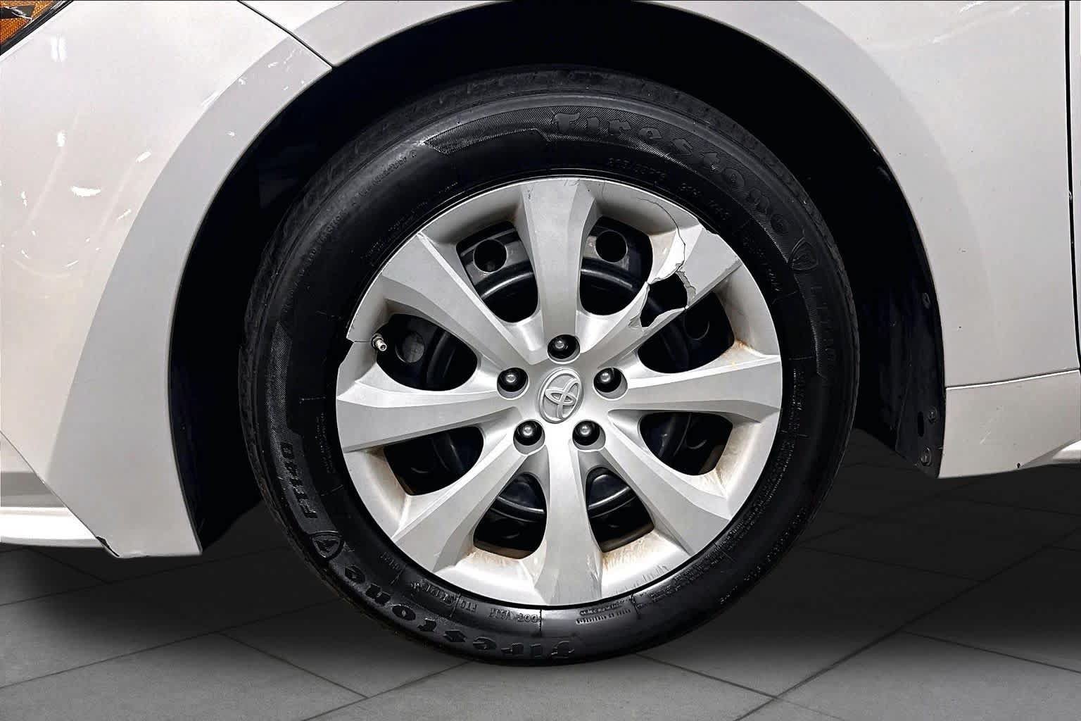 Used 2021 Toyota Corolla LE FWD image 11
