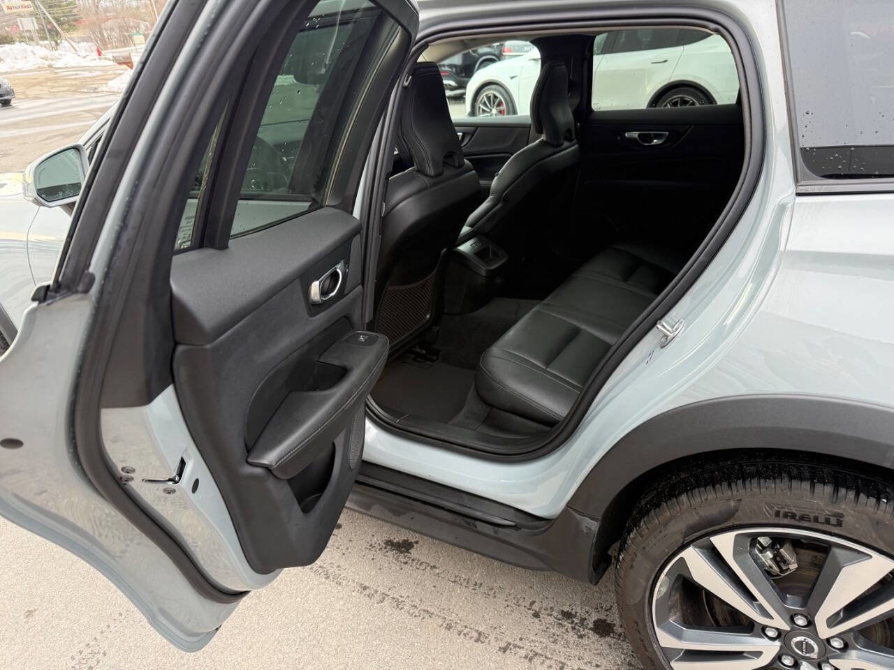 Used 2025 Volvo V60 B5 Cross Country Plus image 14