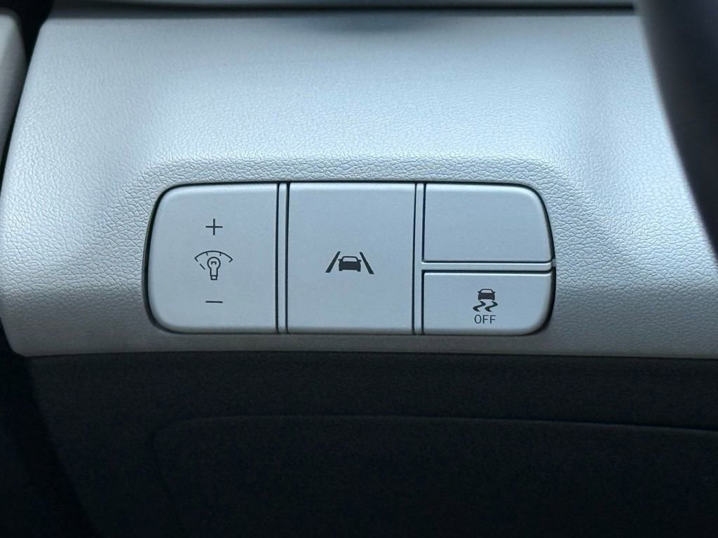 Used 2021 Hyundai Elantra Limited w/ Cargo Package image 18