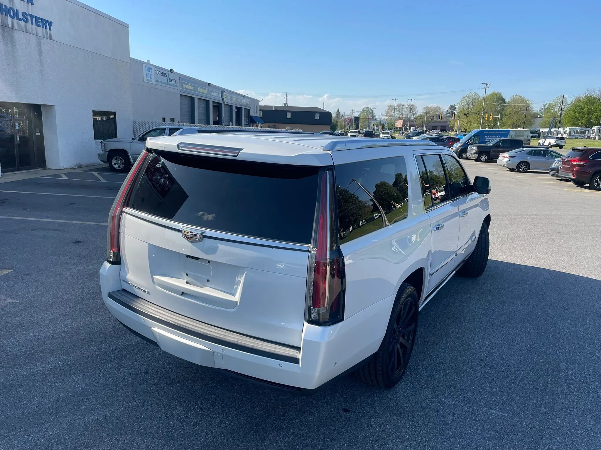 Used 2018 Cadillac Escalade ESV Premium Luxury AWD/4WD image 14