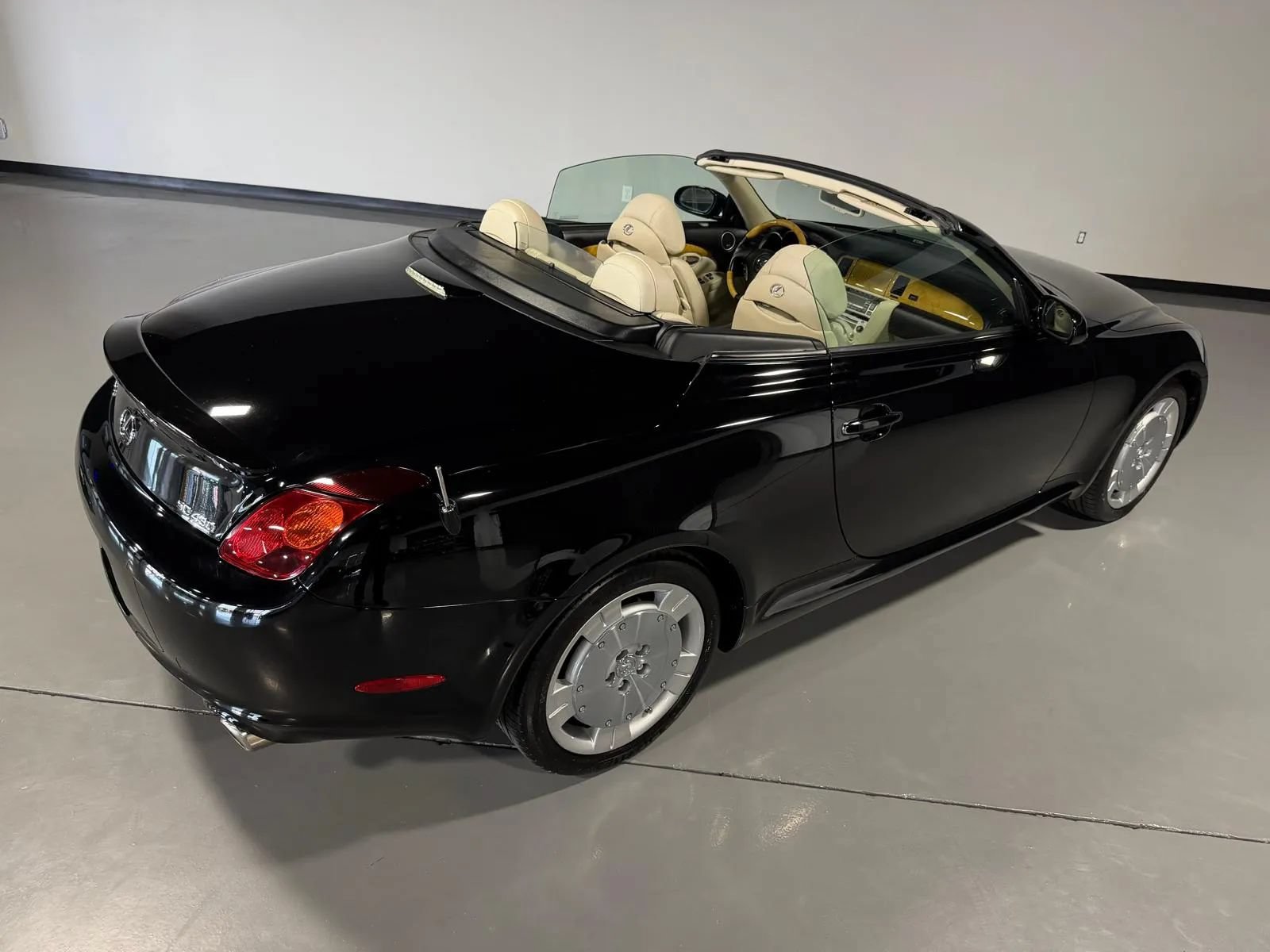 Used 2004 Lexus SC 430 Convertible RWD image 35