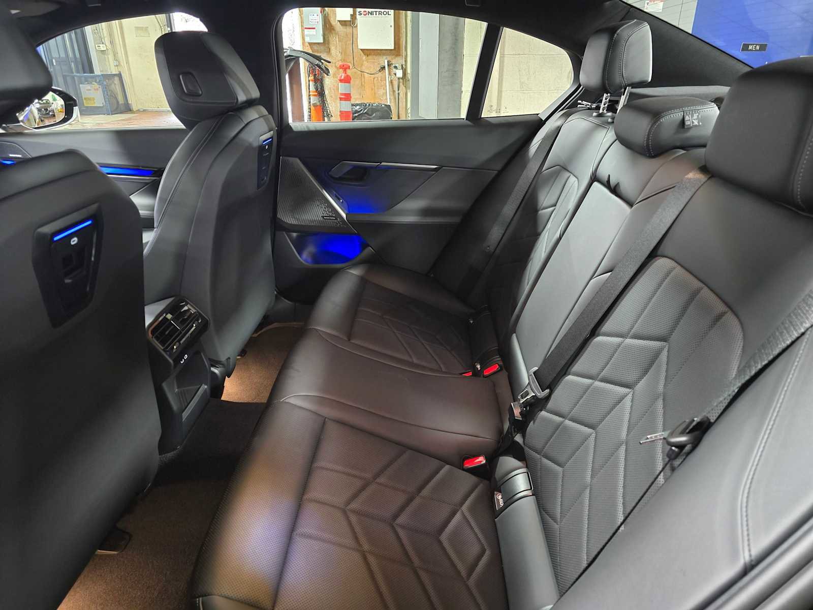 Used 2025 BMW i5 xDrive40 w/ Premium Package image 16