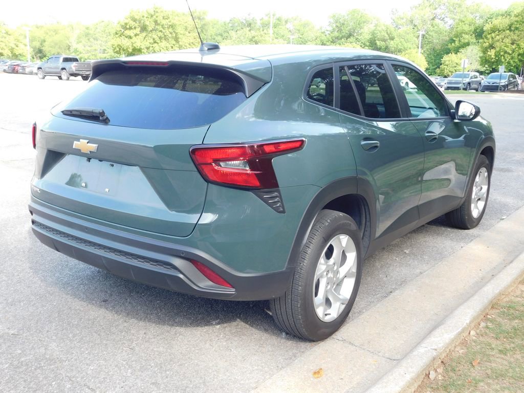 Certified 2025 Chevrolet Trax LS w/ LS Convenience Package FWD image 4