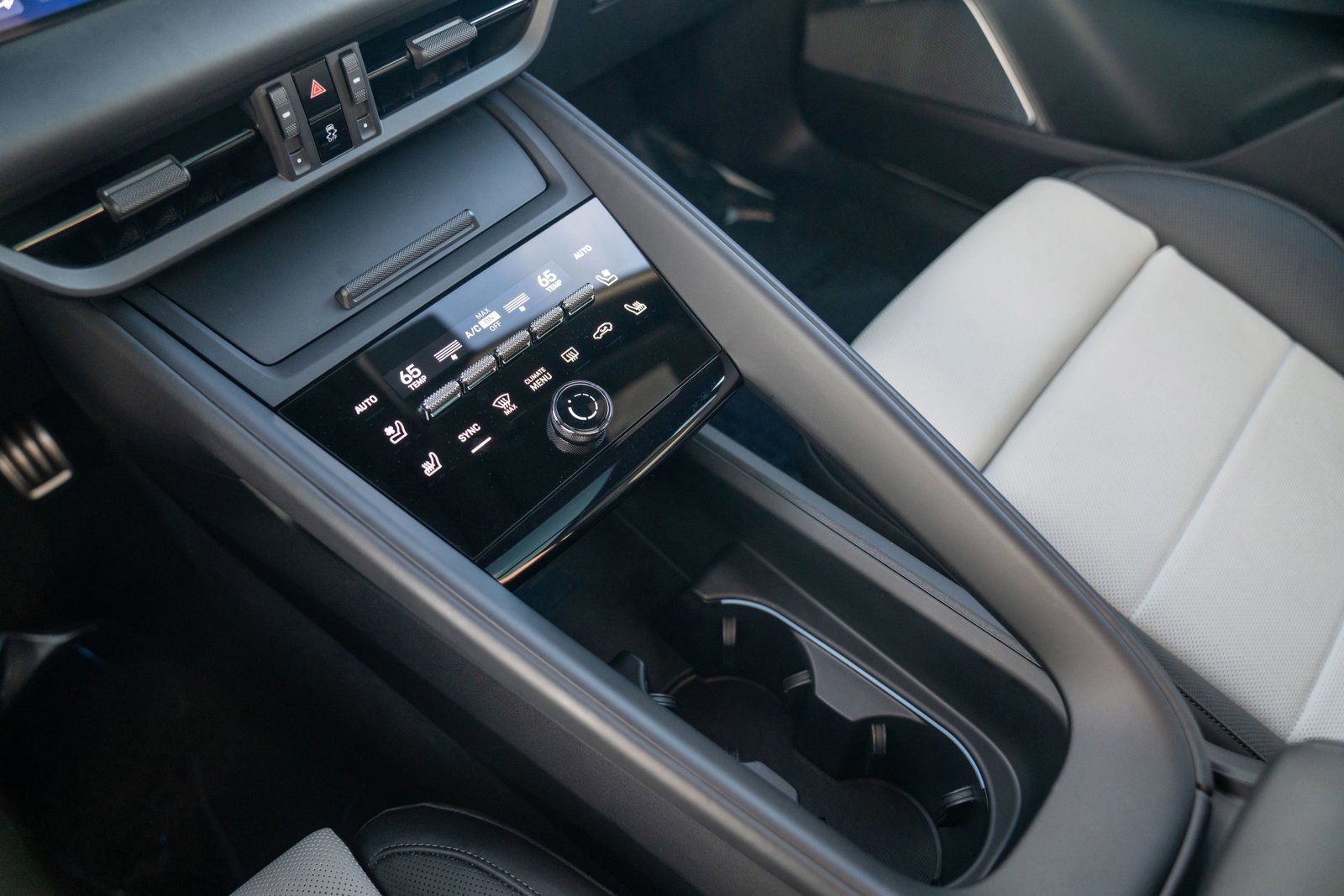 Certified 2025 Porsche Macan 4S Electric AWD/4WD image 20
