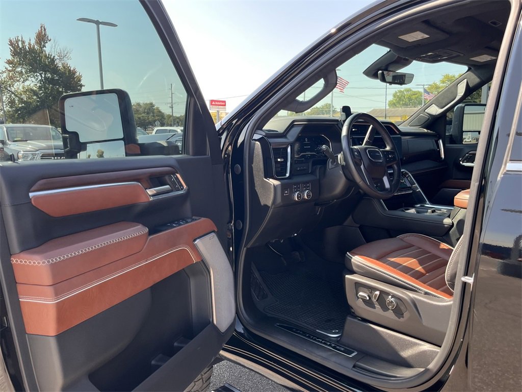 Used 2024 GMC Sierra 3500 Denali Ultimate image 22