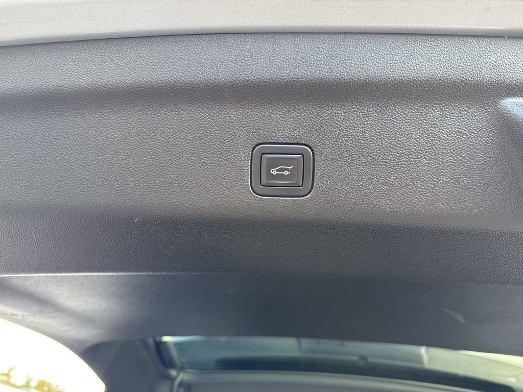 Used 2024 GMC Yukon XL Denali image 6