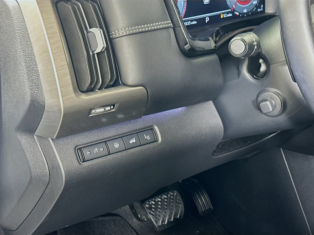 Used 2025 Nissan Pathfinder Platinum FWD image 10