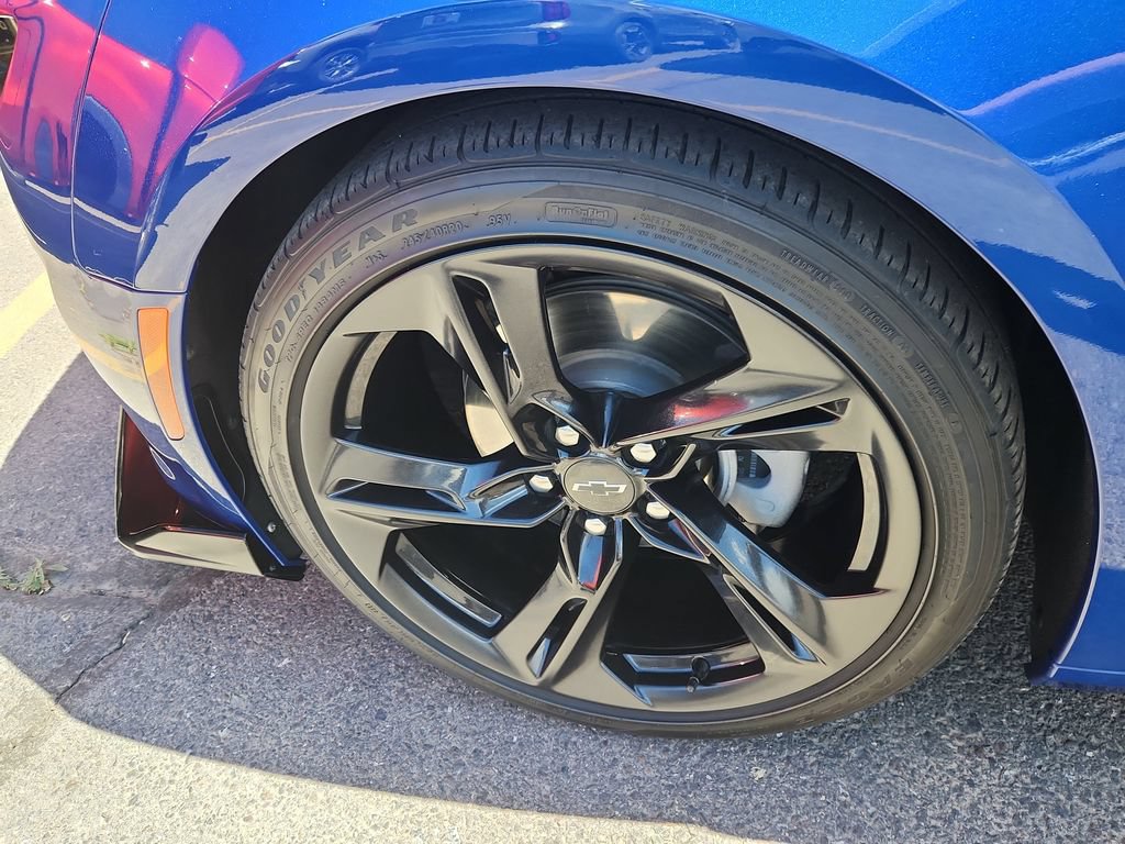 Used 2023 Chevrolet Camaro LT RWD image 16