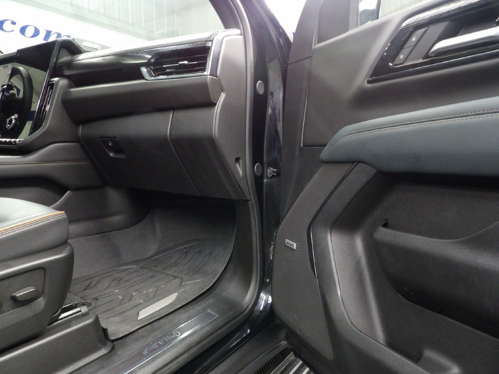 Used 2025 GMC Yukon XL AT4 AWD/4WD image 31