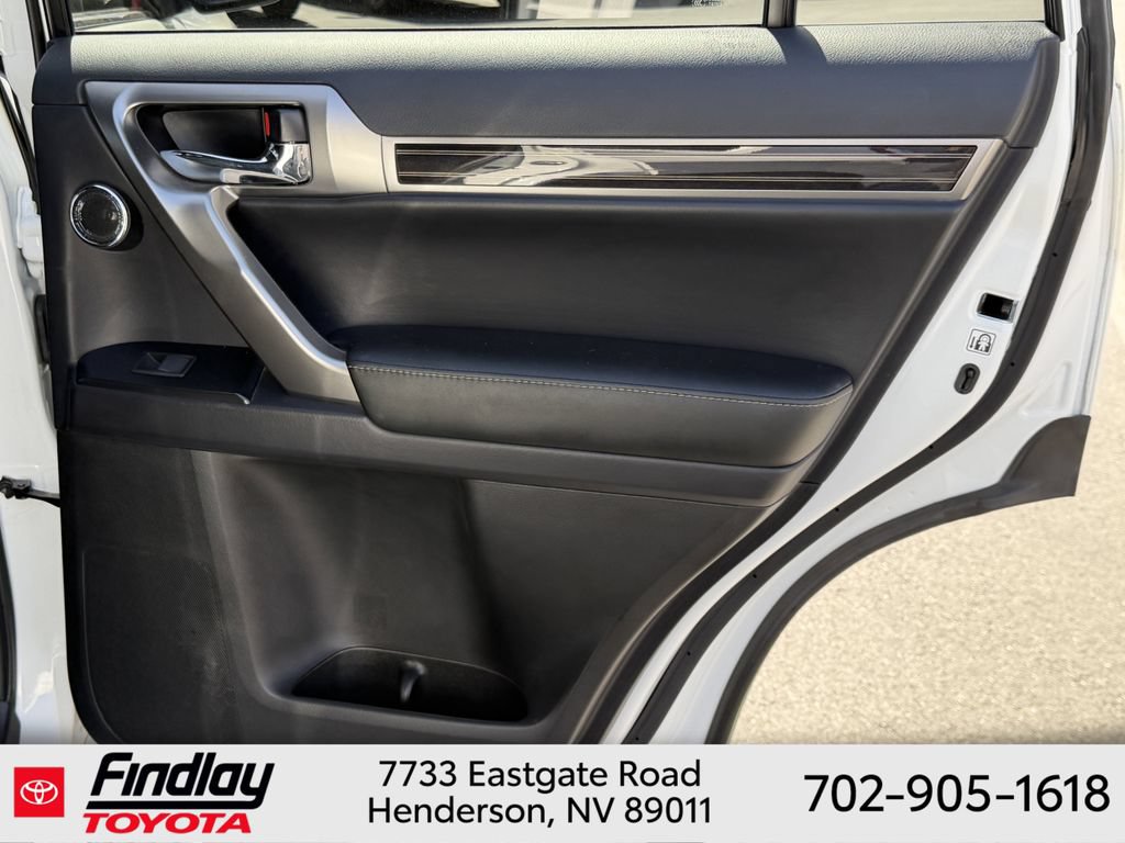 Used 2022 Lexus GX 460 Premium w/ Accessory Package AWD/4WD image 18
