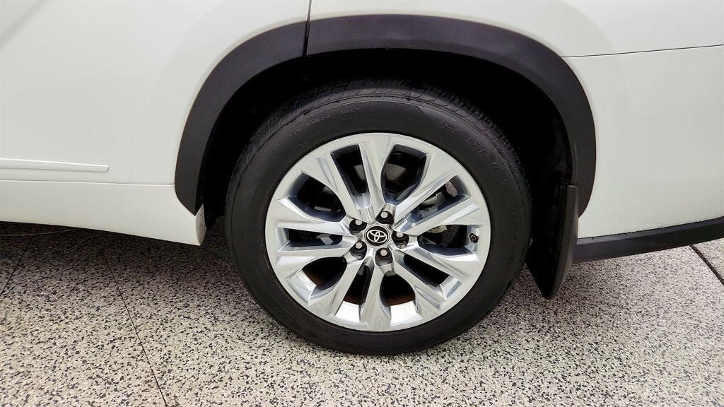 Used 2023 Toyota Highlander Limited AWD/4WD image 9