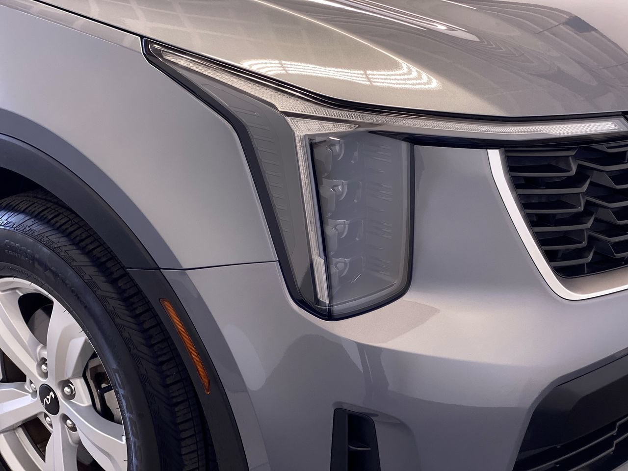 Certified 2025 Kia Sorento LX FWD image 11