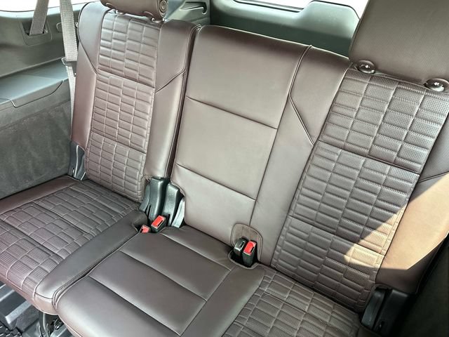 Used 2023 Cadillac Escalade ESV Premium Luxury Platinum AWD/4WD image 12