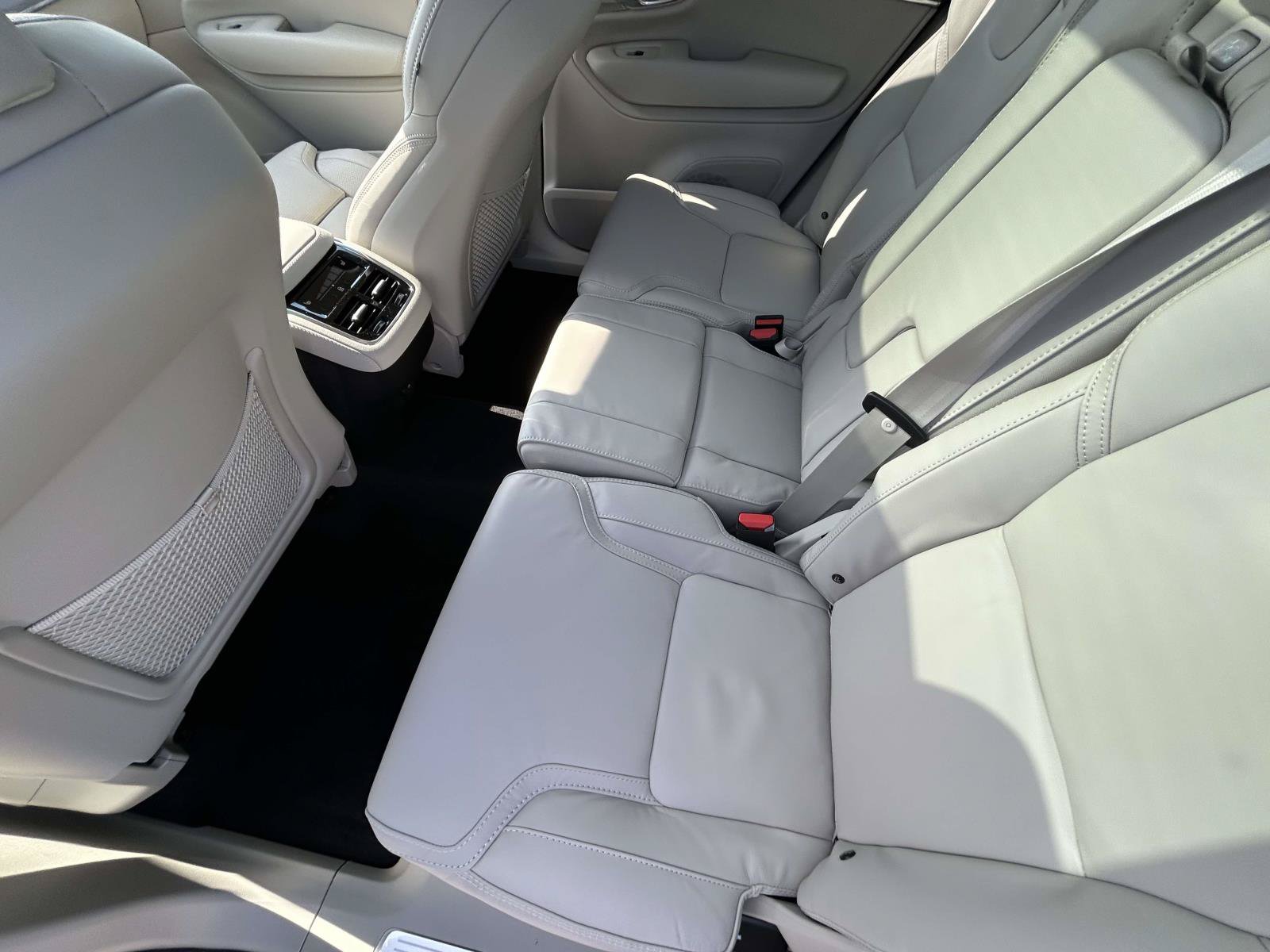 New 2026 Volvo XC90 B5 Ultra w/ Protection Package Premier AWD/4WD image 12