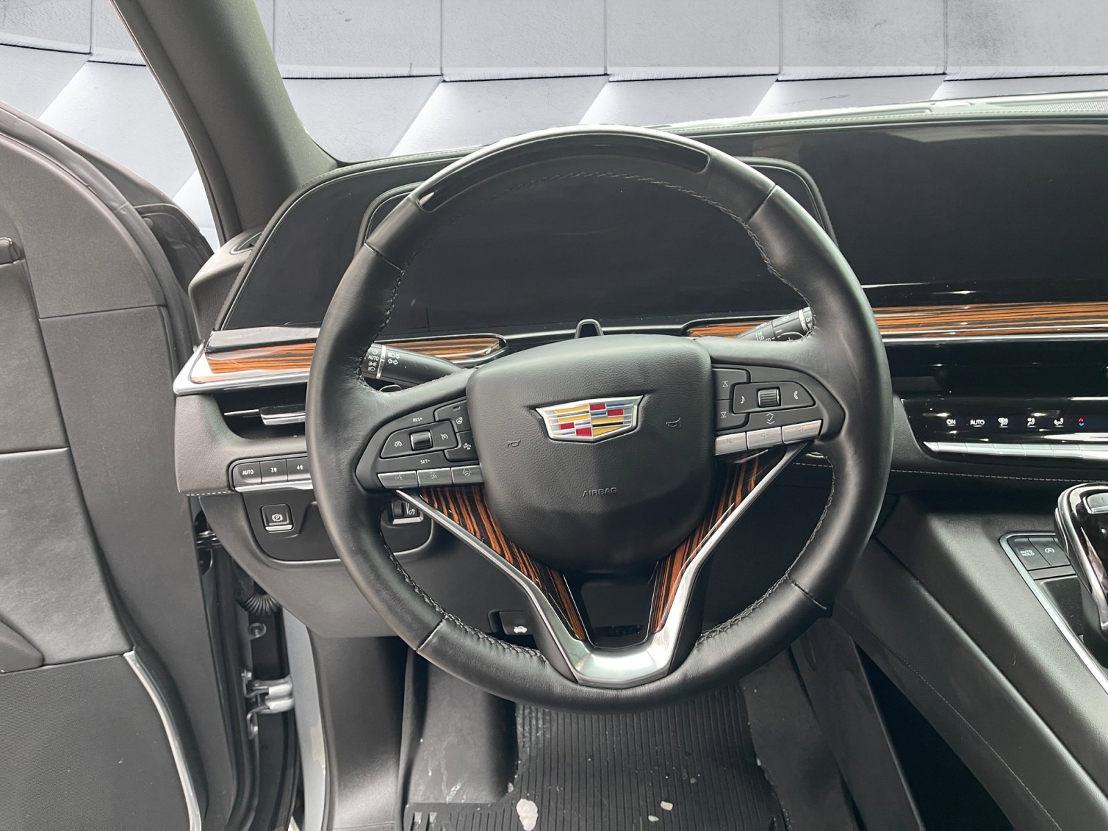 Used 2024 Cadillac Escalade Premium Luxury image 13