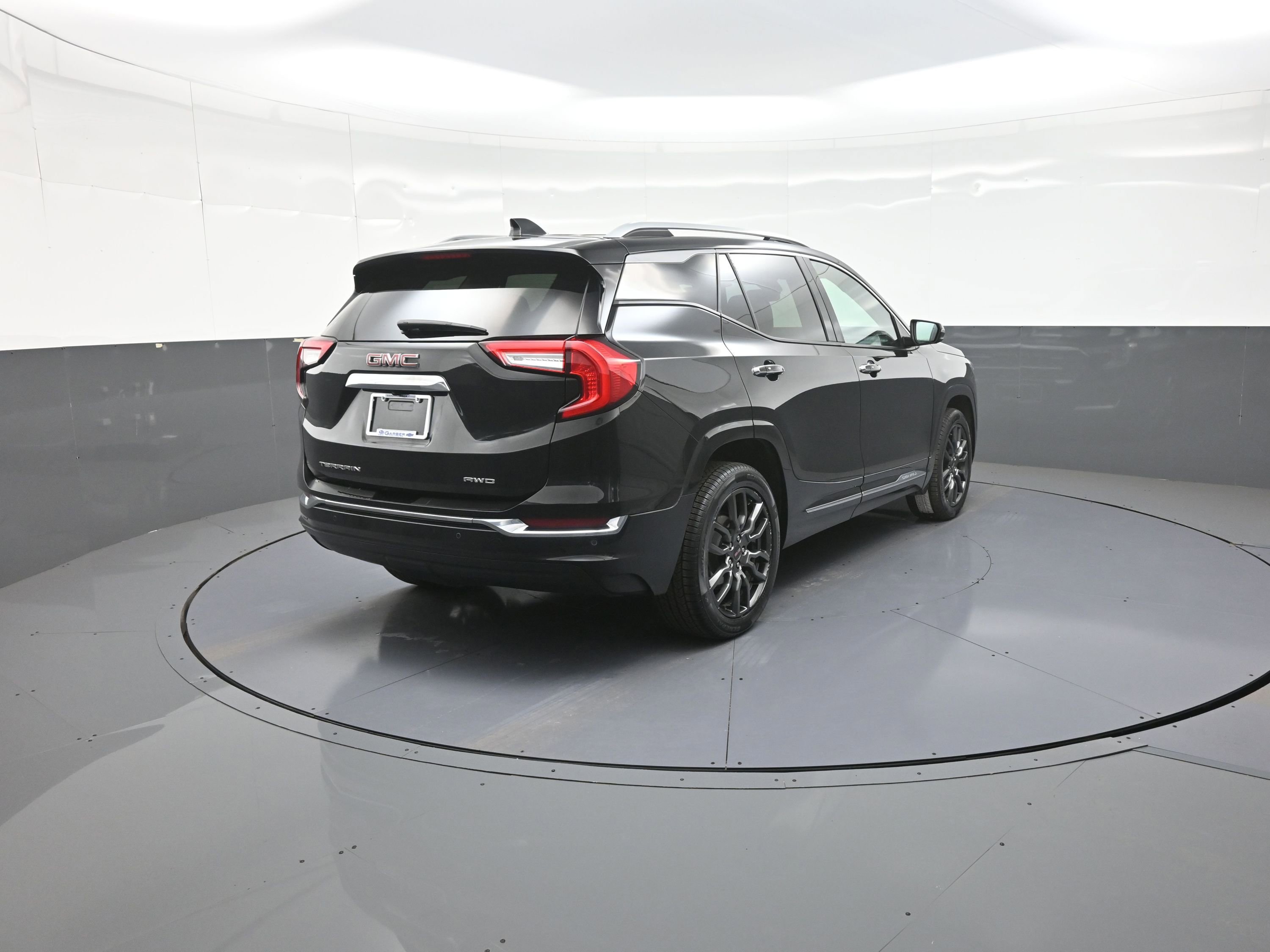 Used 2023 GMC Terrain Denali w/ Black Diamond Edition image 3