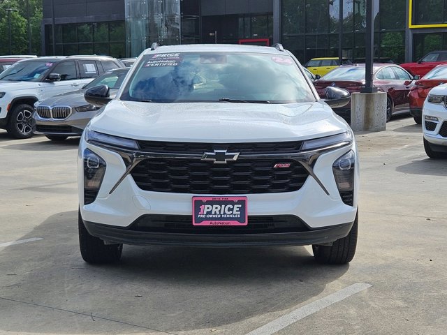 Used 2024 Chevrolet Trax RS w/ Sunroof Package FWD image 2