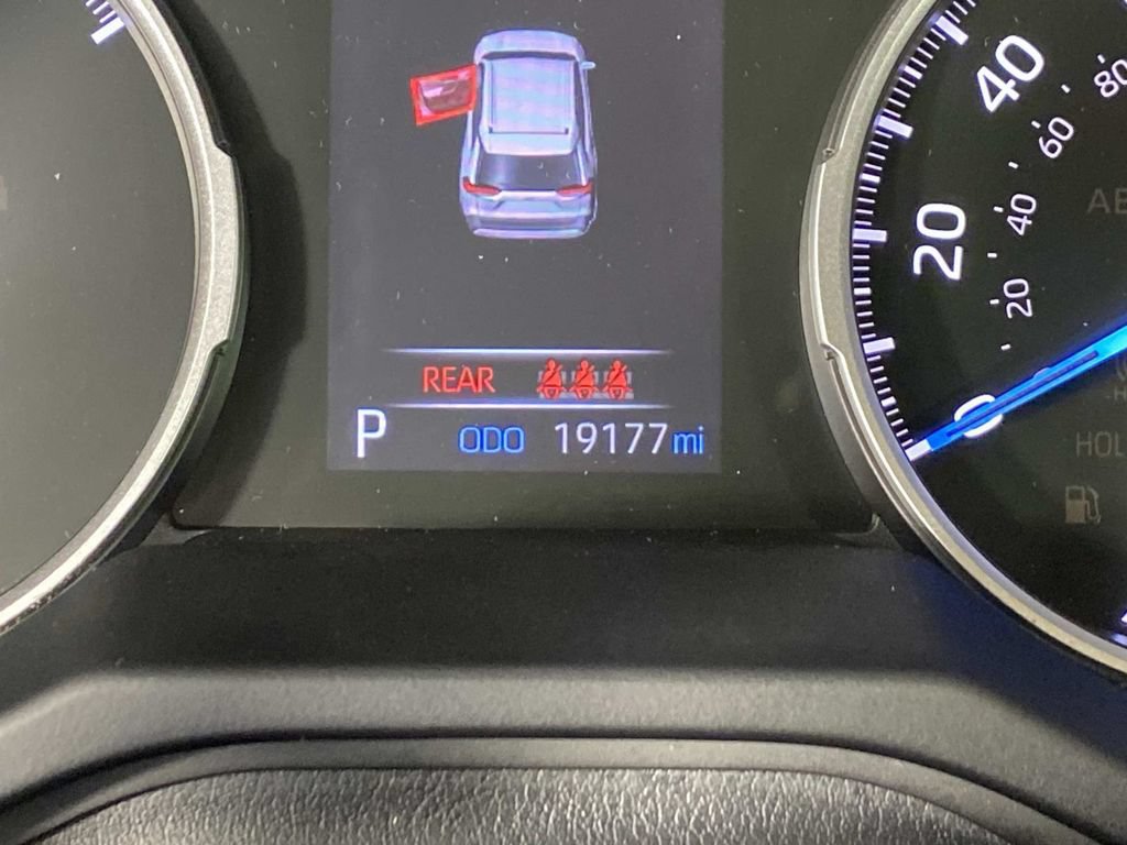 Used 2021 Toyota RAV4 LE AWD/4WD image 19