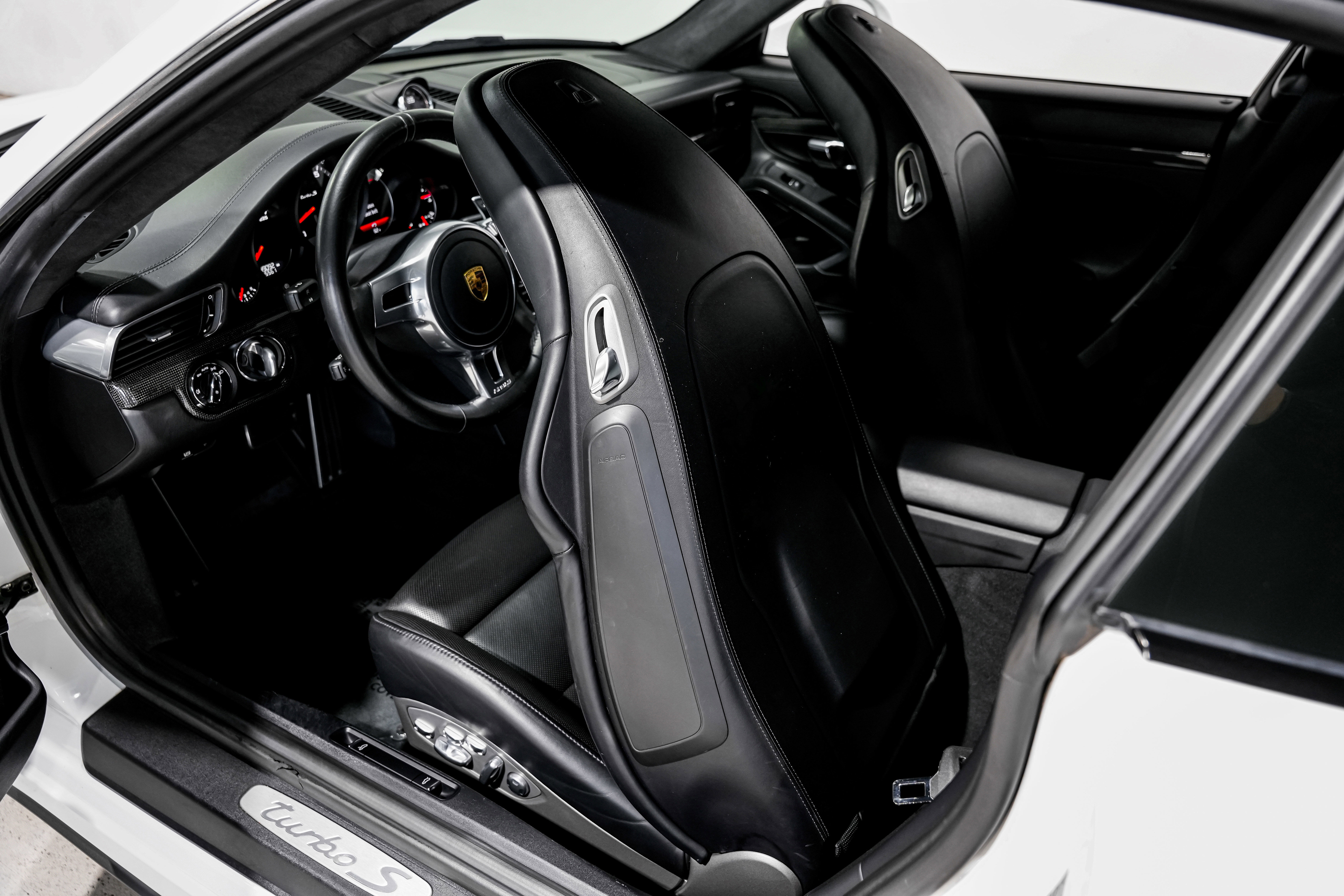 Used 2016 Porsche 911 Turbo S image 21