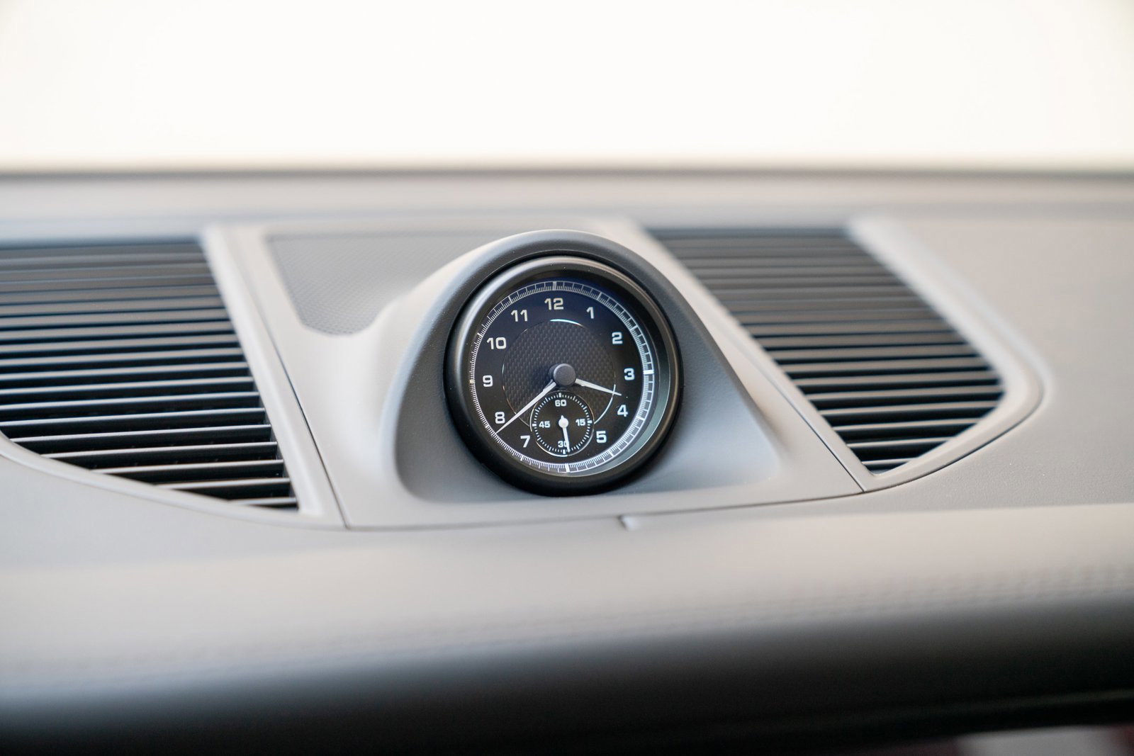 Certified 2025 Porsche Macan image 15