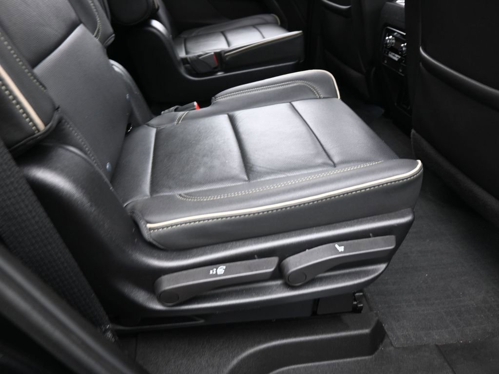 Used 2024 GMC Yukon SLT w/ SLT Luxury Package image 49
