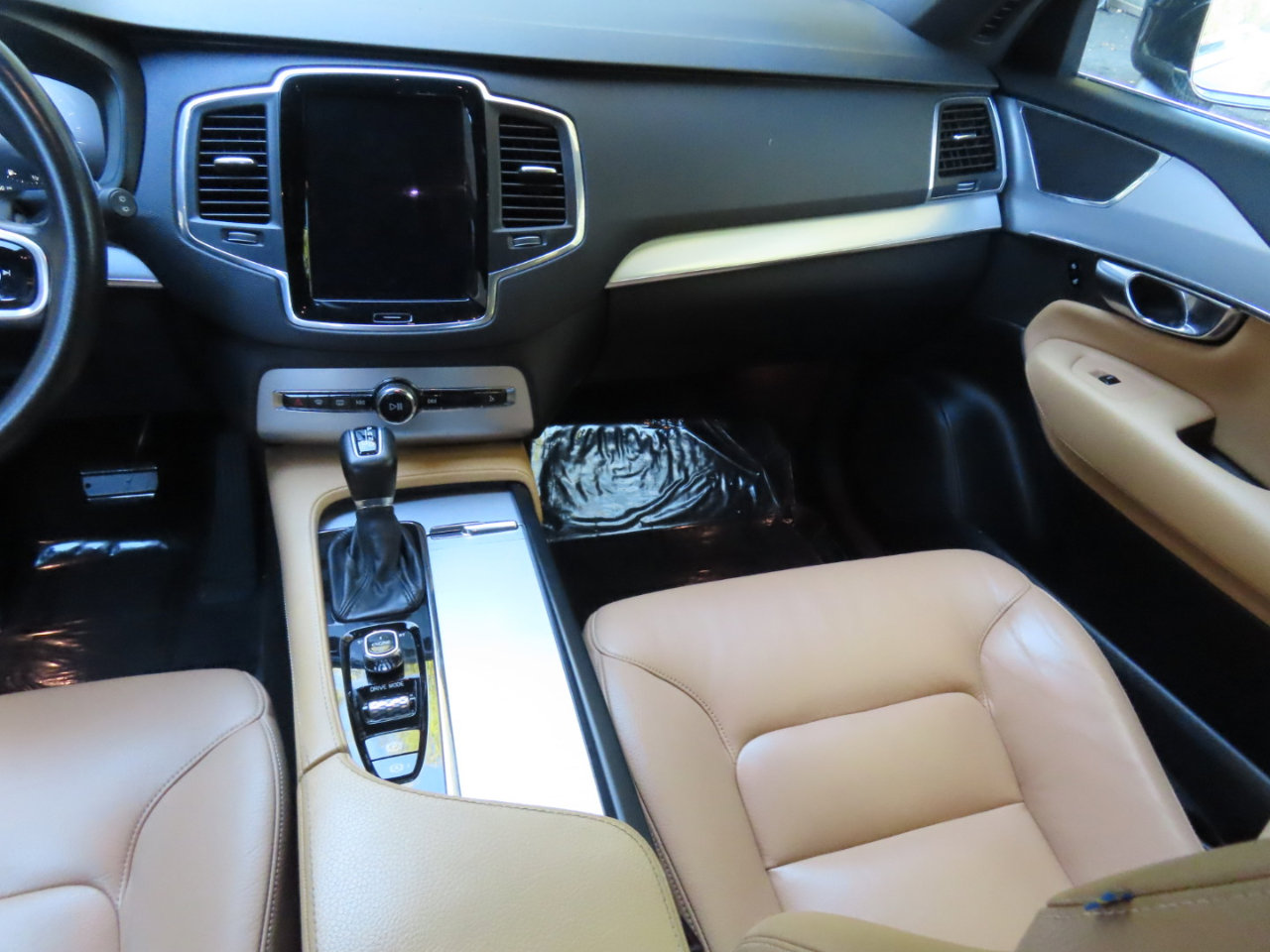 Used 2017 Volvo XC90 T6 Momentum w/ Vision Package image 14
