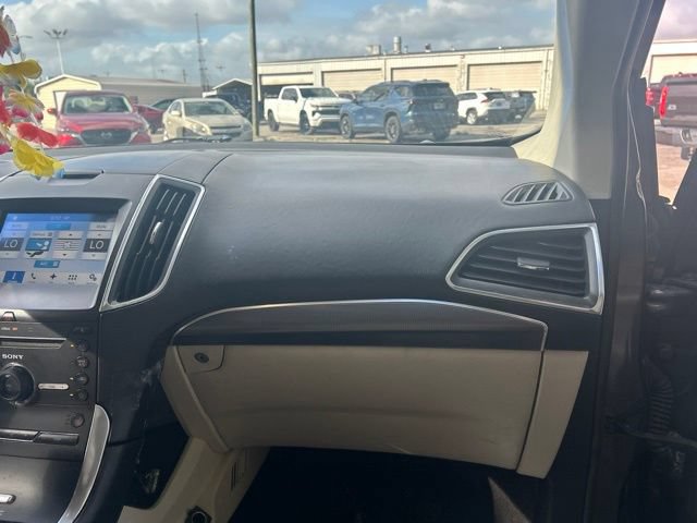 Used 2016 Ford Edge Titanium w/ Technology Package AWD/4WD image 13