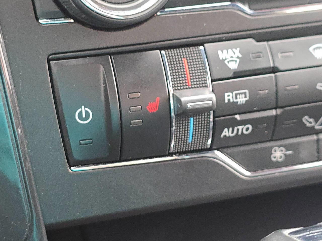 Used 2017 Ford Explorer XLT w/ Equipment Group 201A image 17