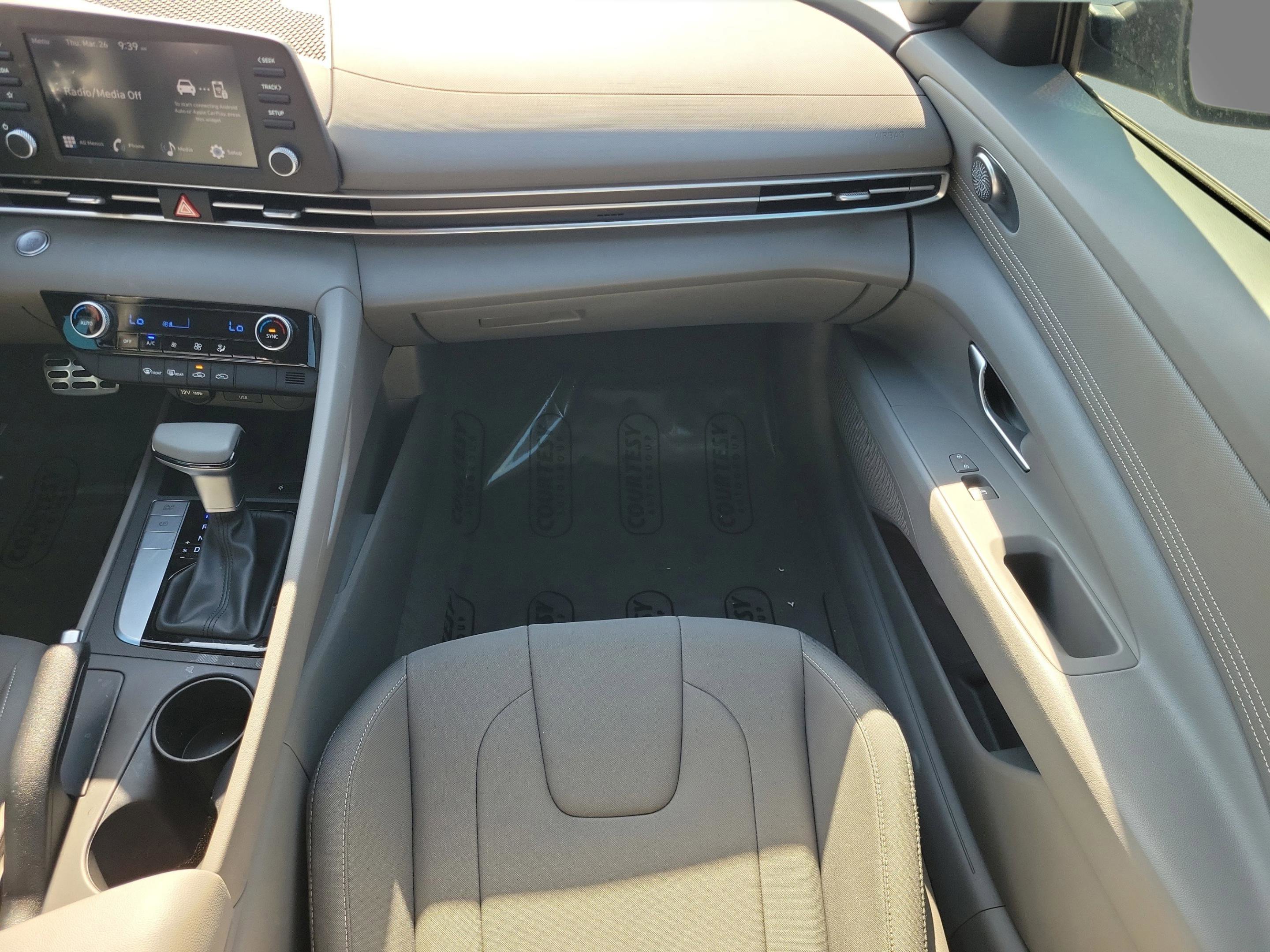 Certified 2025 Hyundai Elantra Sport image 14