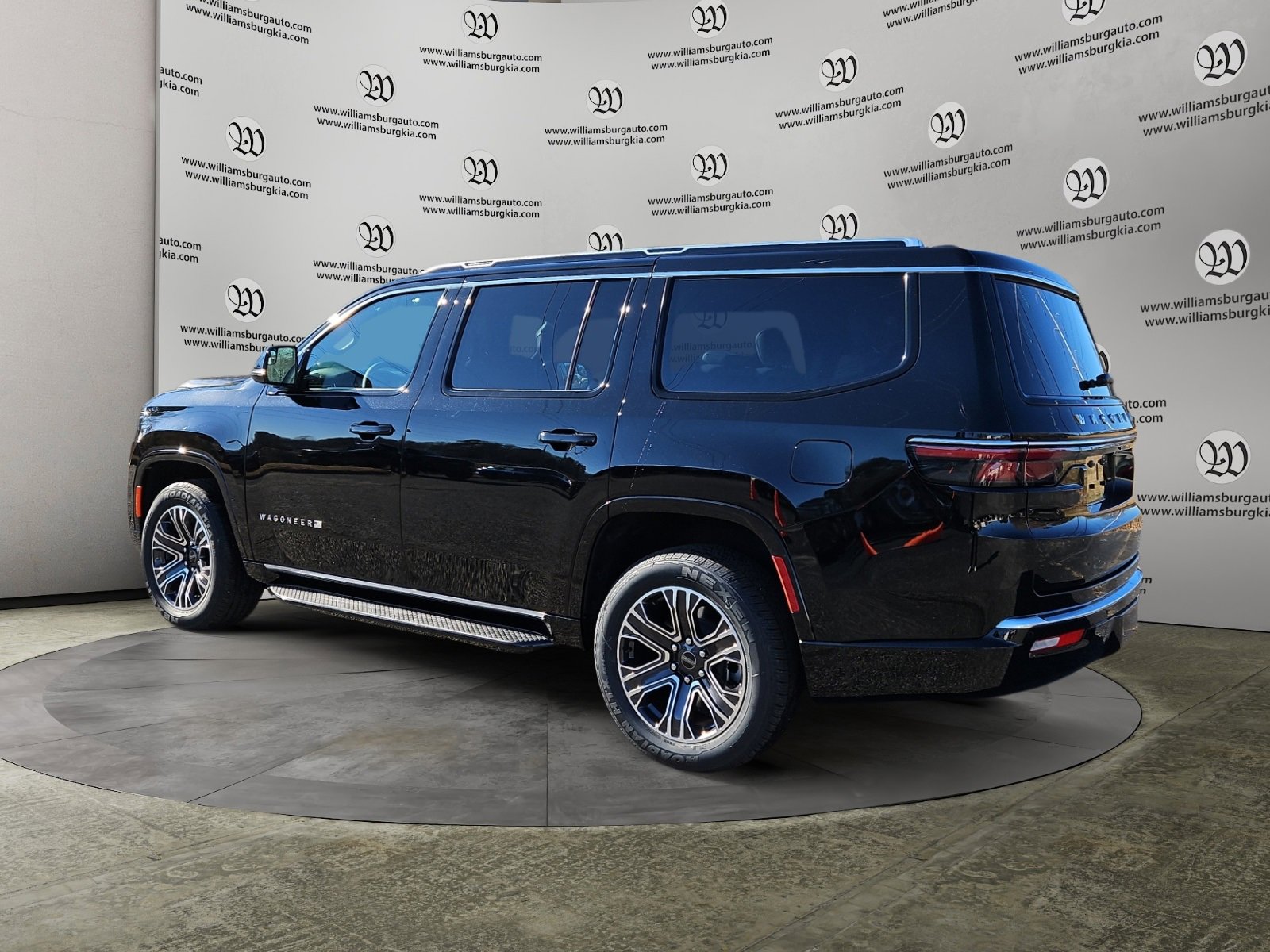 New 2025 Jeep Wagoneer 4WD w/ Premium Group I image 3