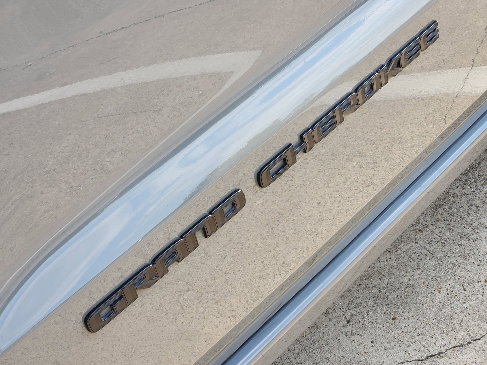 Used 2020 Jeep Grand Cherokee Altitude image 18