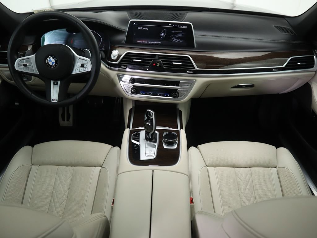 Certified 2022 BMW 750i xDrive w/ Luxury Rear Seating Package image 13