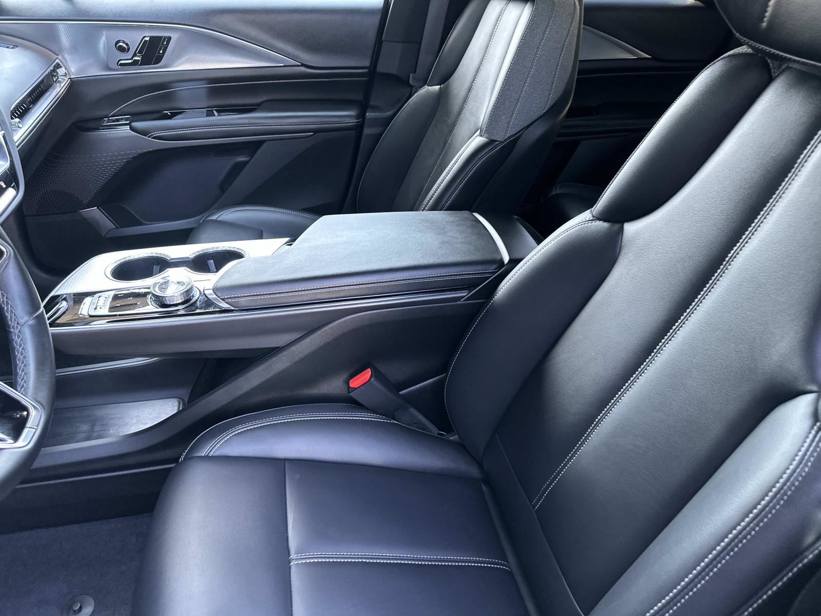 Used 2024 Cadillac Lyriq Tech RWD image 24