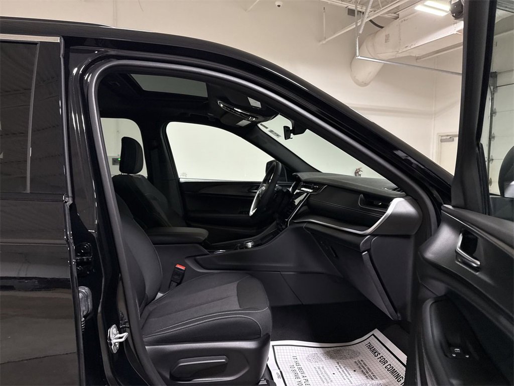 Used 2025 Jeep Grand Cherokee Laredo X w/ Luxury Tech Group I image 22